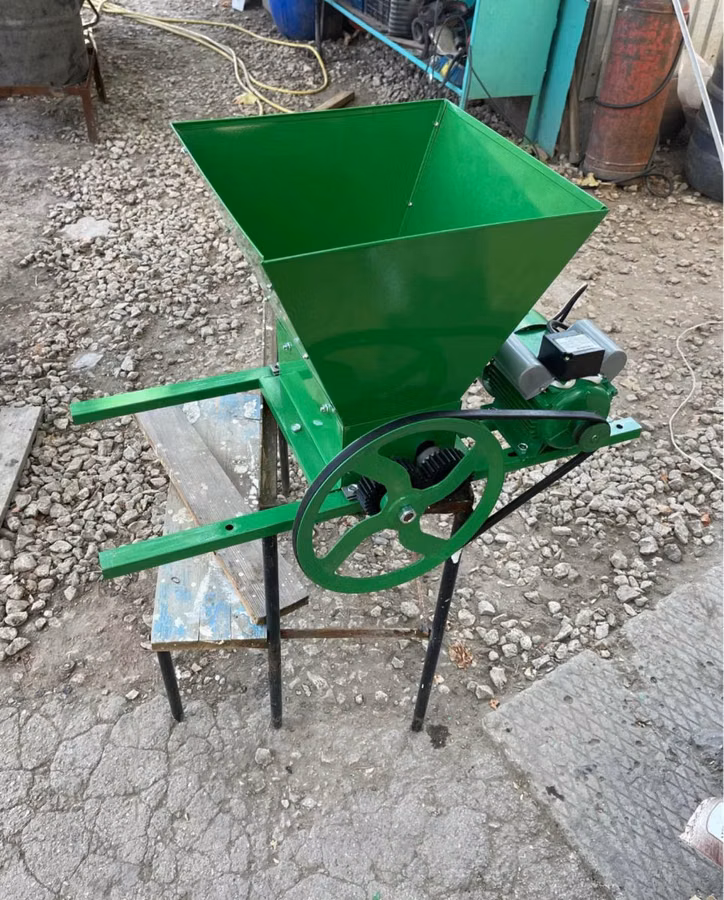 Zdrobitor pentru struguri electric calitate superioară. NOU !