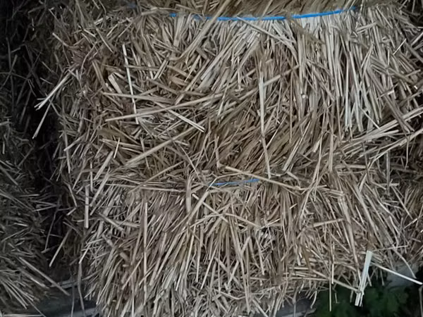 Тюки соломы для декора
