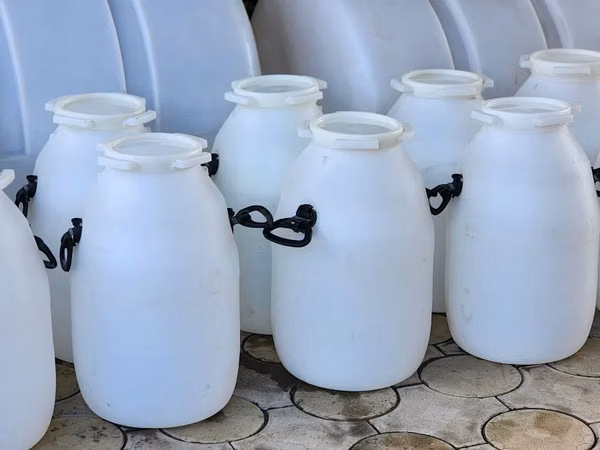 Butoae din plastic gros
