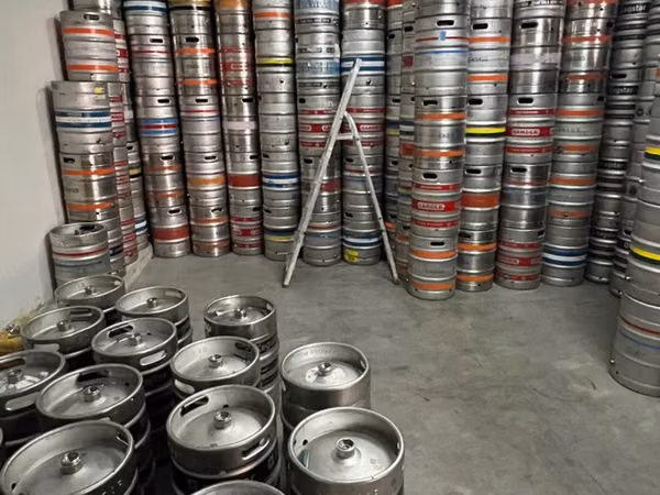 Keg din inox de sub bere.