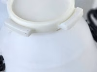 Butoae din plastic gros — 2-rasm