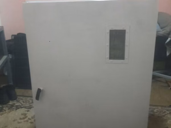 Incubator mare în stare bună.