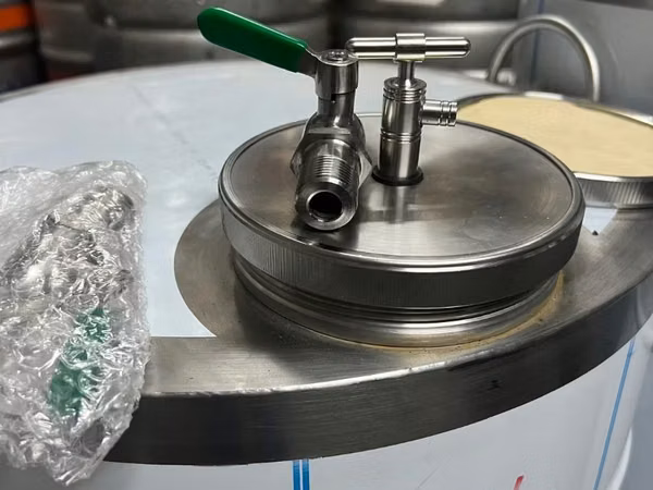 Бочки из нержавейки.сталь аisi304(с краном и прокладки),butoi din inox alimentar(cu robinet și garni