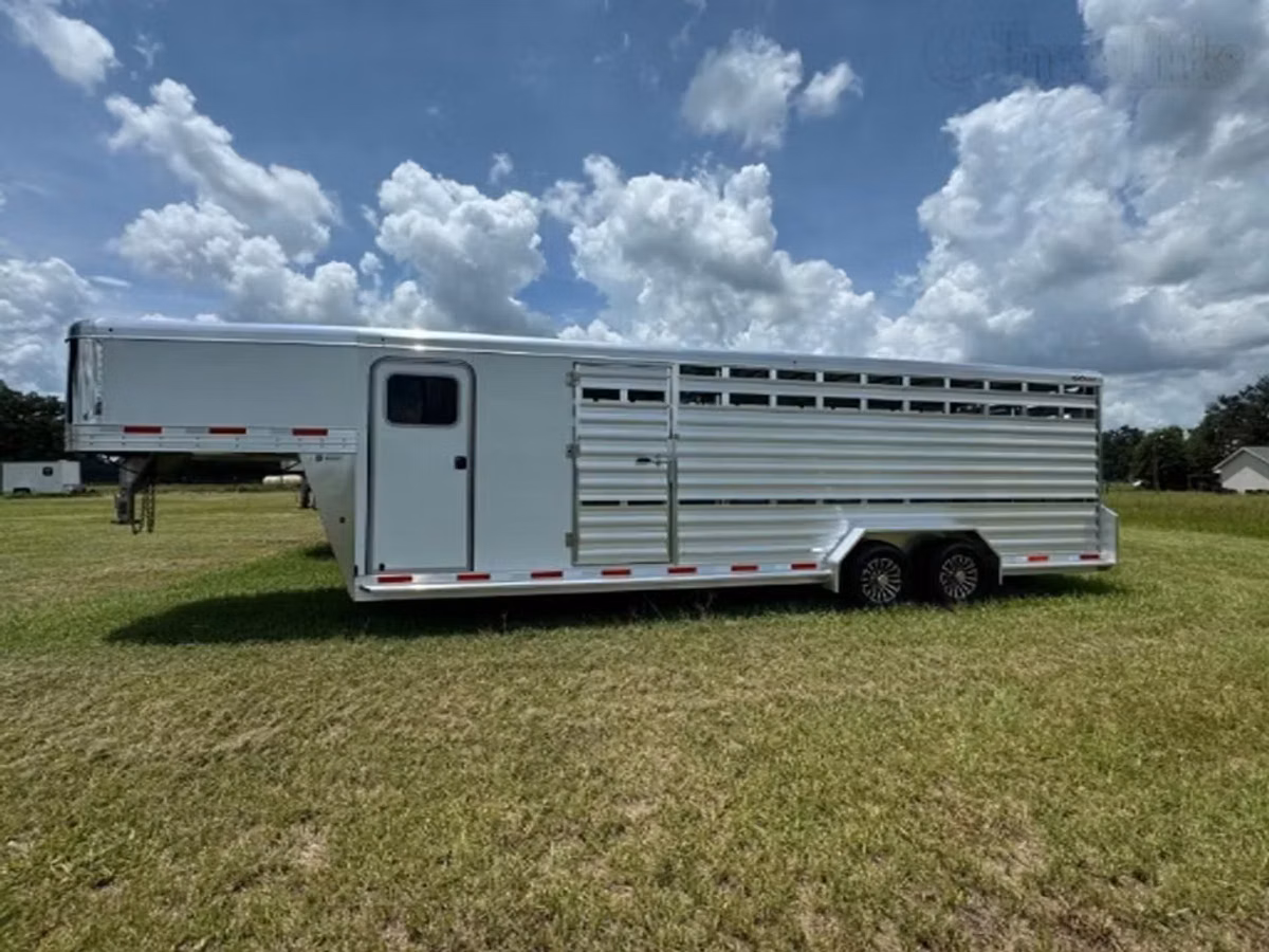 2026 Exiss Trailers STC 7026 Show Cattle Trailer Gooseneck Livestock Trailer
