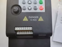 Преобразователь частоты на 5.5кВт 50 Гц с 220В/380В Convertor de frecventa — الصورة 1