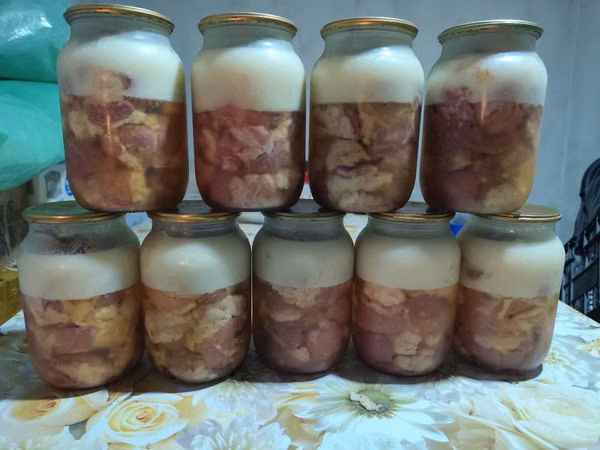 Se vinde tusonca de purcel in borcane de 1kg