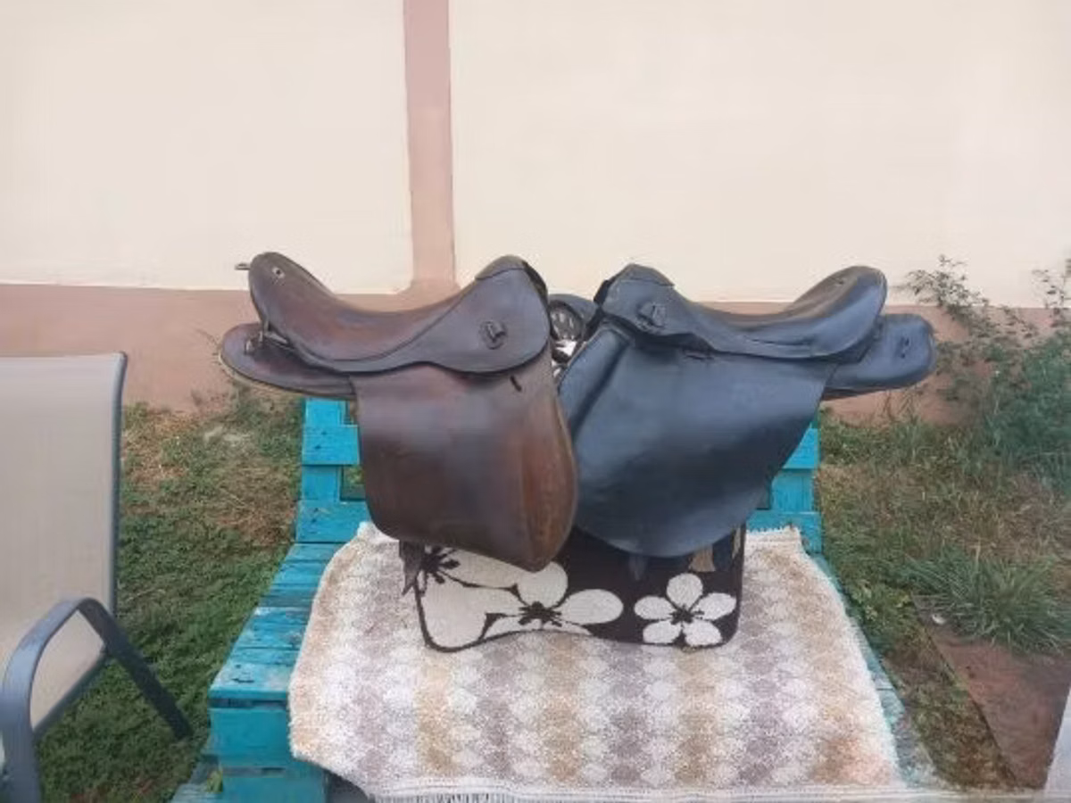 Eladó túra nyereg