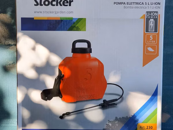 Продам аккумуляторный опрыскиватель Stocker (Италия)