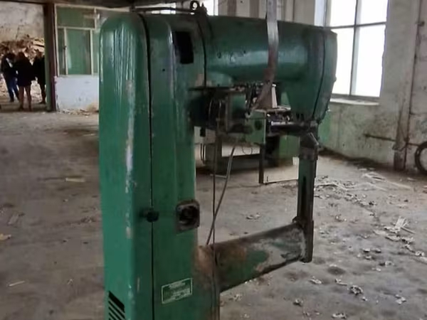 Vindem utilaj de producere a lădițelor din lemn anul 2010